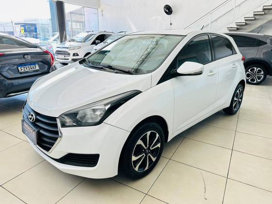 HYUNDAI HB20 1.6 COMFORT PLUS 16V FLEX 4P MANUAL HYUNDAI HB20 1.6 COMFORT PLUS 16V FLEX 4P MANUAL
